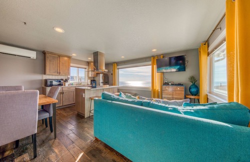 Oceanside Condo | Oceanside Inn #6 - Upstairs Unit