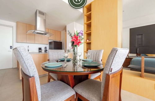 Flamingos Apartment | Oceanview 1 BR Condo - Private Beach - Pools