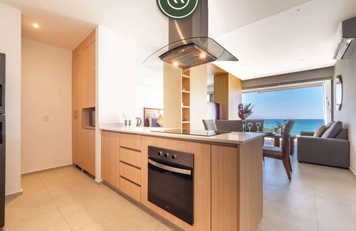 Flamingos Apartment | Oceanview 1 BR Condo - Private Beach - Pools
