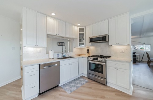 Sharp Park House | Oceanview Coastal Retreat with Barrel Cedar Sauna, Hot Tub & Fire Pit