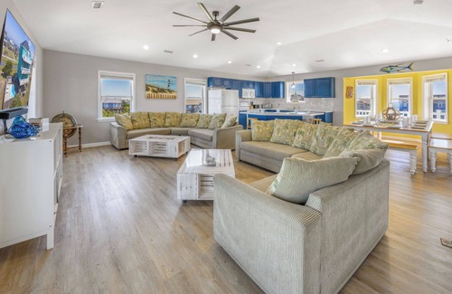 Frisco House | Oceanview Dog Friendly w/Private Pool, Hot Tub, Wet Bar. Shore Beats Workin'