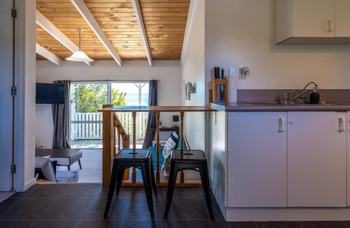 Onetangi House | Oceanview Magic - Onetangi Holiday Home