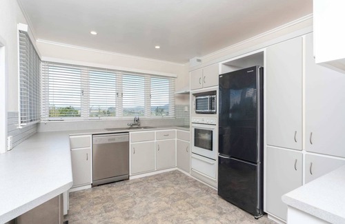 Whangarei House | Oceanview Oasis - with pool and spa!