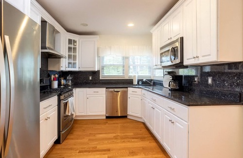 New London Villa | Oceanview Villa Sleeps 22 Fireplaces Beach Passes Pet Friendly