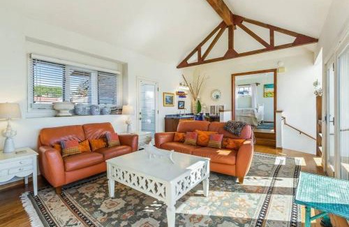 Terramar House | Oceanview, Walk To Beach, Fire Pit