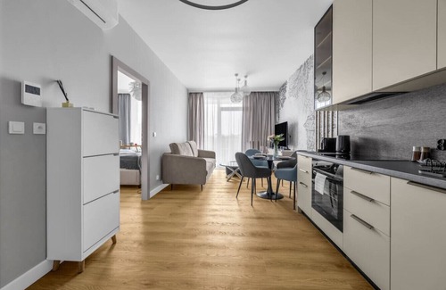 Wlochy Apartment | Ochota Apt - Parking, Balcony, A/C - by Rentujemy