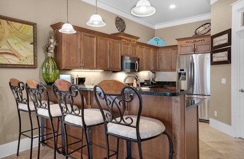 Emerald Waters Village House | Oct Dates Open! Free Beach SRVC= 2 Chairs/Umbrella! Private Beach! Fall Sale!