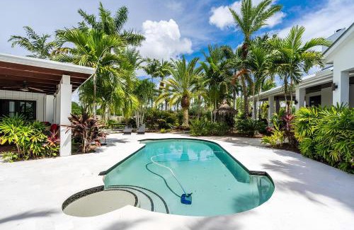 Homestead Apartment | October Pink Miami SW Stunning Garden & Pool