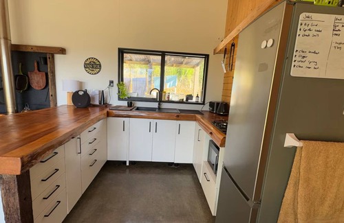Kawhia House | Off grid cabin (pet friendly)