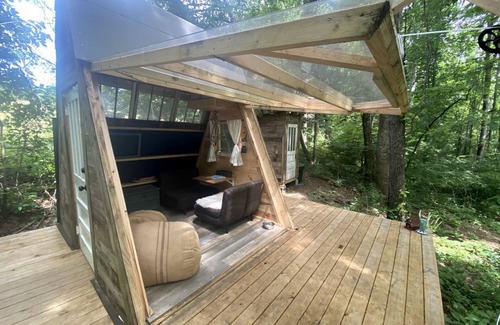 Grandview Cabin | Off-Grid Experience in Cozy Mini A-Frame in Picturesque Tennessee