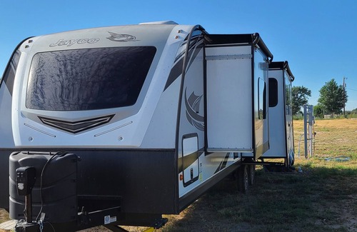 Chaves County House | "Off-the-grid" Jayco 32KBS White Hawk camper trailer