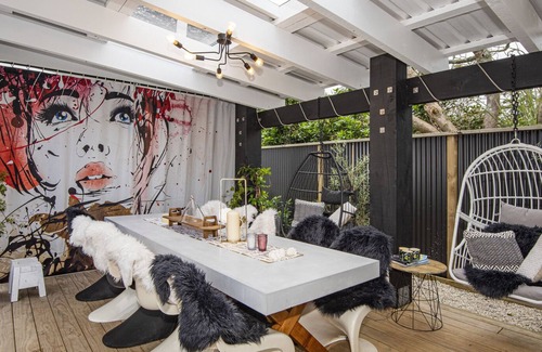 Ngunguru House | Offering a stylish Waterfront location, two properties combined!!