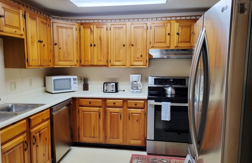 Bartlett Condo | Official Seasons RMC Condo 01E - 1 Bedroom + Loft - sleeps 10 - No Fees