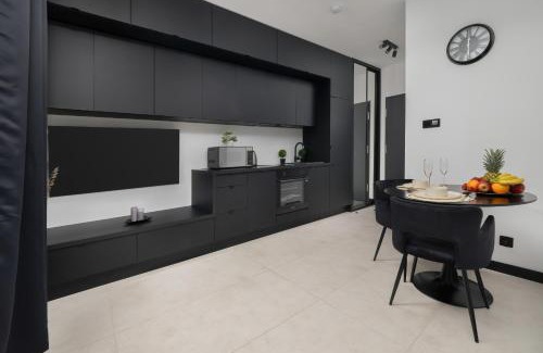 Srodmiescie Apartment | Ogrodowa Apartment Near Old Town by Noclegi Renters