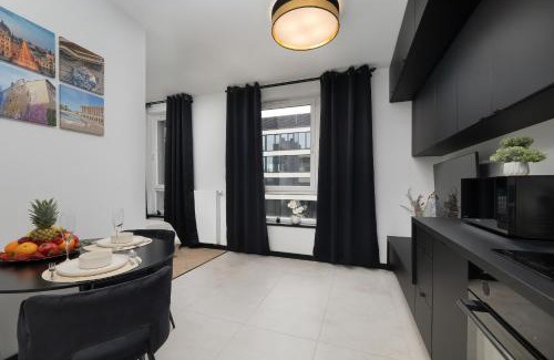 Srodmiescie Apartment | Ogrodowa Apartment Near Old Town by Noclegi Renters