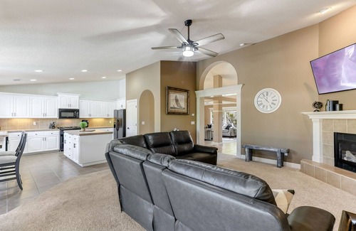 Redding House | Ohana Landing : WaterSide Spa* AirH0ckey