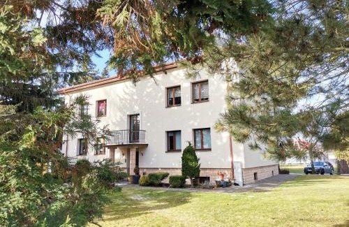 Poniatowa House | Ohotelik Pensjonat w Poniatowej