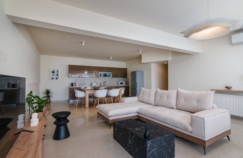 Agios Nikolaos Apartment | Oikies luxury apartment with Sea & Town View | private free parking area