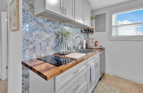 Fort Walton Beach House | Okaloosa Island 2BR Beach Bungalow on Beach Access