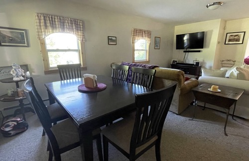 Mount Holly Apartment | Okemo getaway. Cozy 2 bedroom just 5 miles from Okemo, 12 miles to killington.
