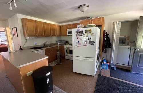 Mount Holly Apartment | Okemo getaway. Cozy 2 bedroom just 5 miles from Okemo, 12 miles to killington.