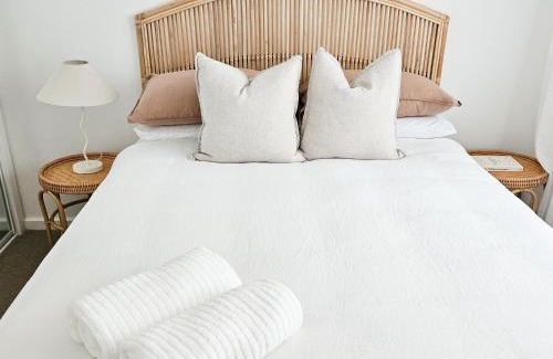 Anna Bay Villa | Olas Villa 6 - Plunge Pool & Walk to Beach