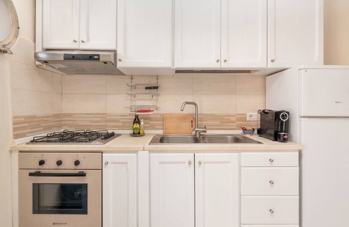 Olbia City Centre Apartment | Olbia Centre City Apartment with Private Terrace, Shared Garden, A/C & Wi-Fi