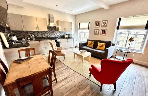 Bakewell Apartment | Old Beams Central Bakewell Stylish Duplex for 5