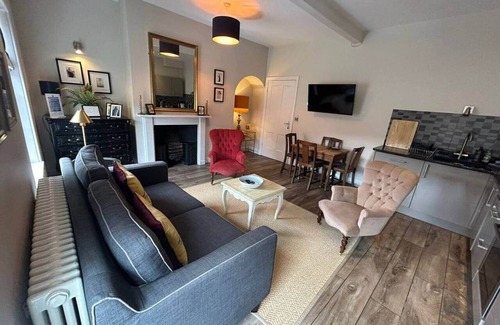 Bakewell Apartment | Old Beams Central Bakewell Stylish Duplex for 5