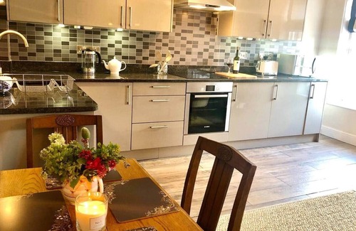 Bakewell Apartment | Old Beams Central Bakewell Stylish Duplex for 5