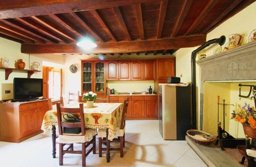 Pieve di Chio Villa | Old country mill about 12 km from the city of Arezzo, private and fenced swimming pool. Ideal villa