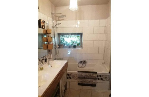 Cairanne Other | Old farm in the middle of the vineyards