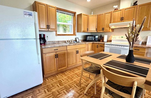Lakeside House | Old Goat Inn, Wonderful Cottage on Flathead Lake