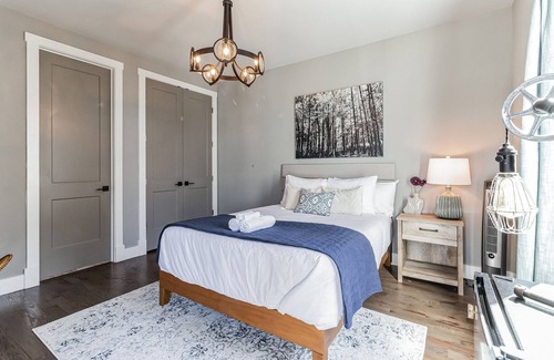 Lakewood House | Old Hickory Rooftop Oasis – Modern 3 BDR w/ River Views! 20 Min to Downtown