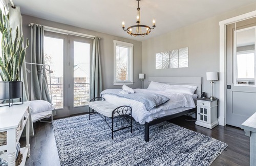 Lakewood House | Old Hickory Rooftop Oasis – Modern 3 BDR w/ River Views! 20 Min to Downtown