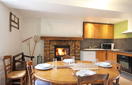 Tinchebray-Bocage Cottage | Old house with pets allowed