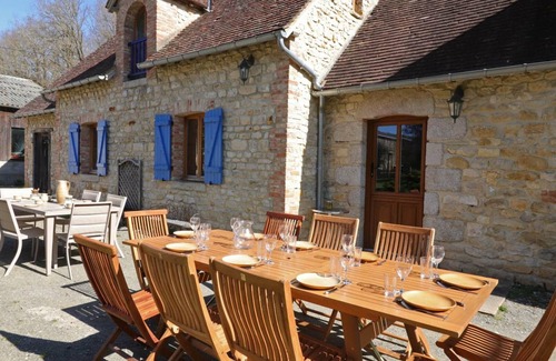 Les Ventes-de-Bourse Cottage | Old house with enclosed garden in the forest