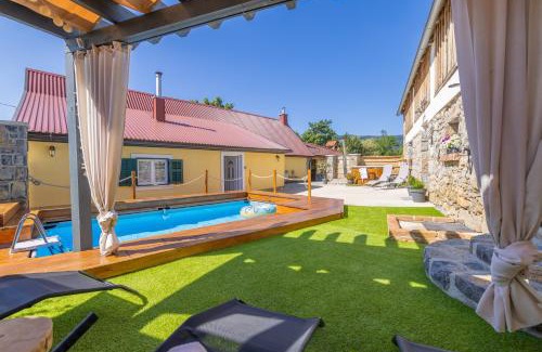 Lika-Senj House | Old house Rustica with pool, jacuzzi and tavern - Valincic