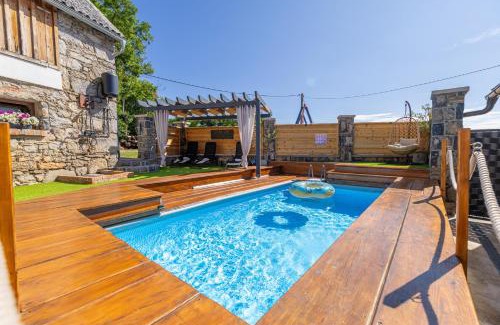 Lika-Senj House | Old house Rustica with pool, jacuzzi and tavern - Valincic