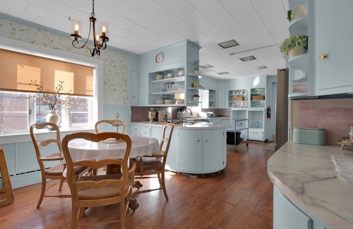 Olean Bed & Breakfast | Old Library Inn - Maya Angelou Room