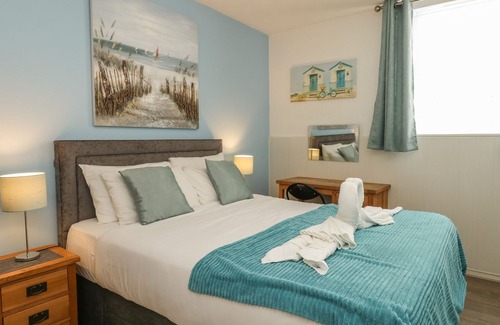 Weymouth Cottage | OLD MALTHOUSE APARTMENT, pet friendly in Weymouth