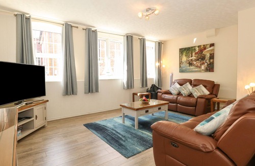 Weymouth Cottage | OLD MALTHOUSE APARTMENT, pet friendly in Weymouth