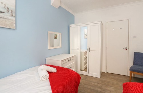 Weymouth Cottage | OLD MALTHOUSE APARTMENT, pet friendly in Weymouth