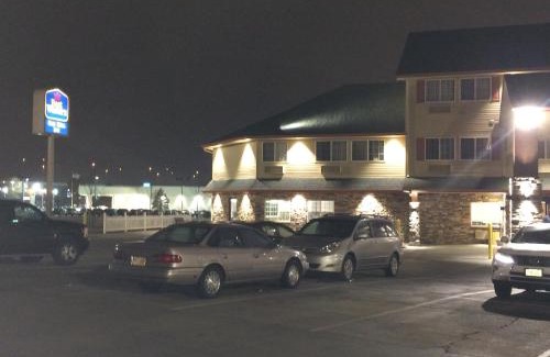 West Omaha Hotel | Old Mill Inn