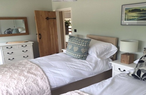 Mudford House | Old Stone Gardeners Cottage in Somerset with peaceful secluded garden