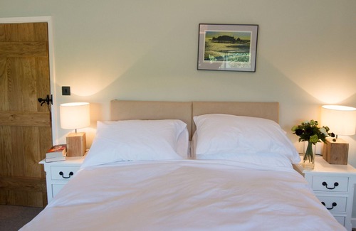 Mudford House | Old Stone Gardeners Cottage in Somerset with peaceful secluded garden