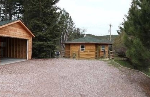 Hill City Cottage | Old Town Cottage: Nestled on a forested hillside on the edge of Hill City