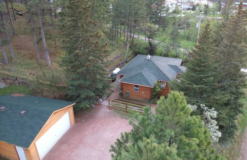 Hill City Cottage | Old Town Cottage: Nestled on a forested hillside on the edge of Hill City