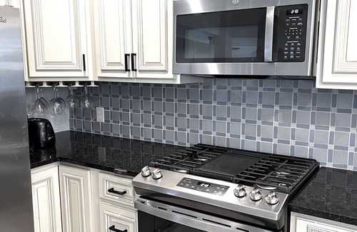 Old Village House | OLD VILLAGE CHARM Ride Bikes to Sullivan’s Island Beach and Charleston Harbor!