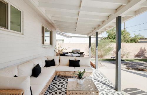 Papago Parkway House | Old West